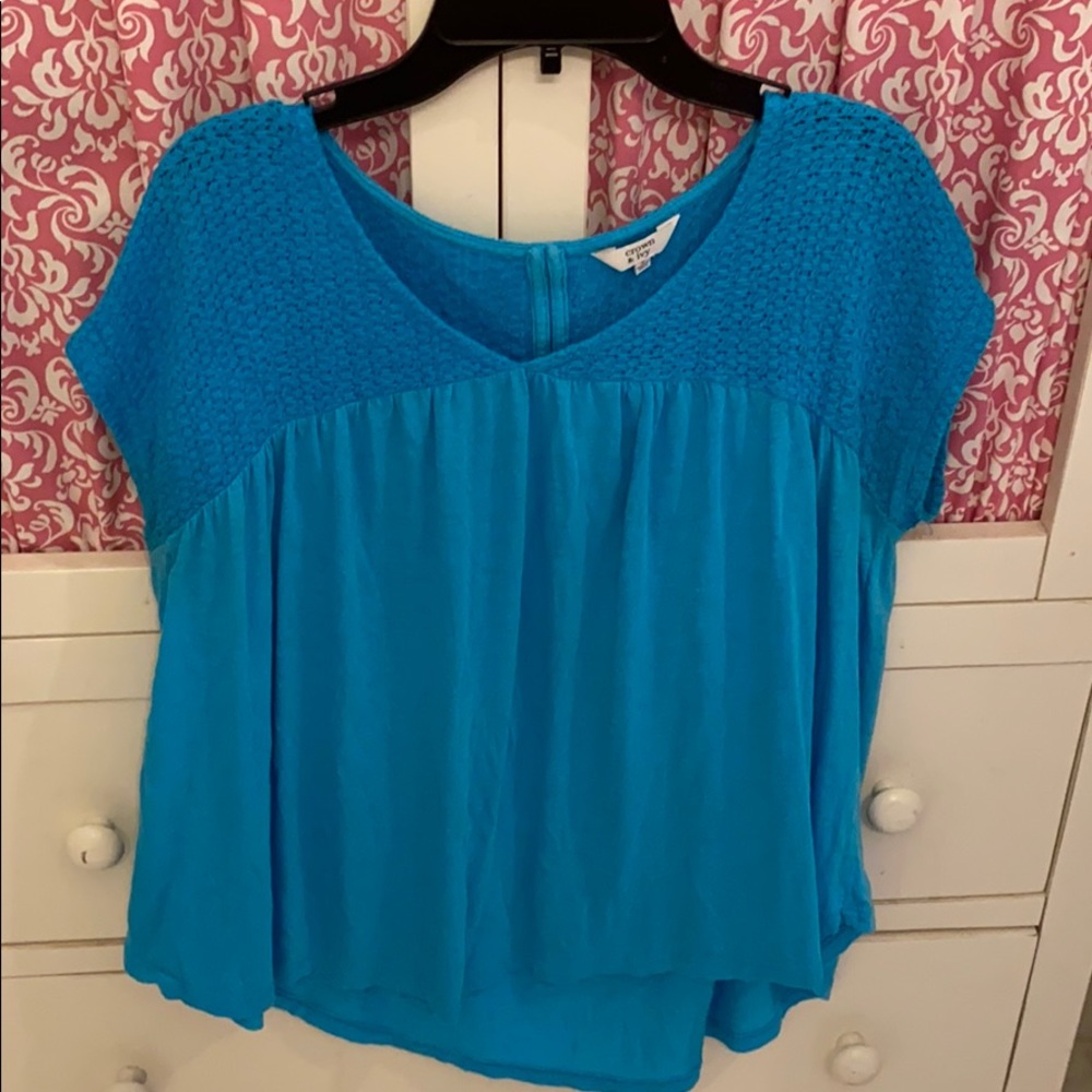 Crown & Ivy flowy top